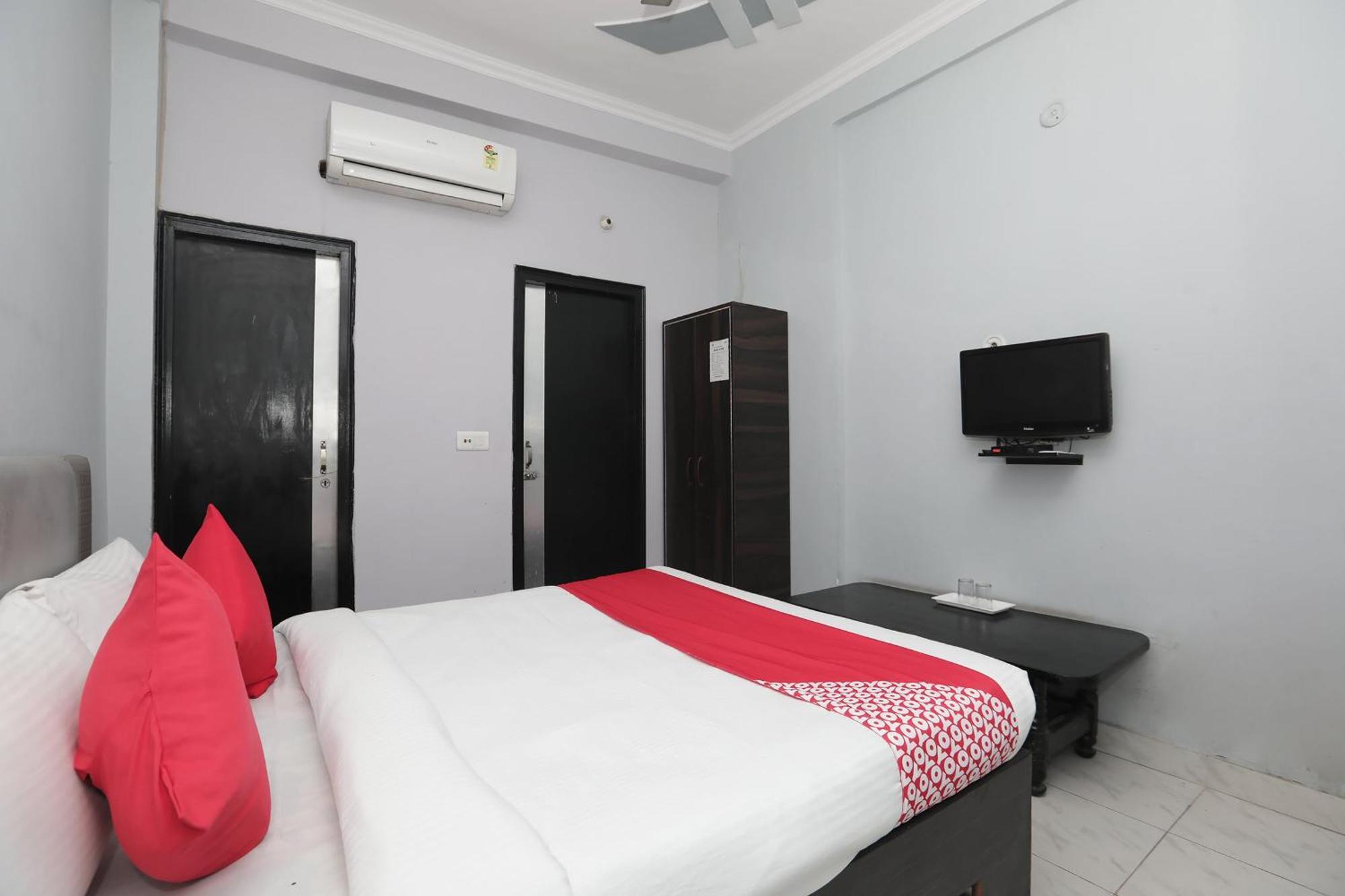 Super Hotel O Athithi Gáziábád Kültér fotó