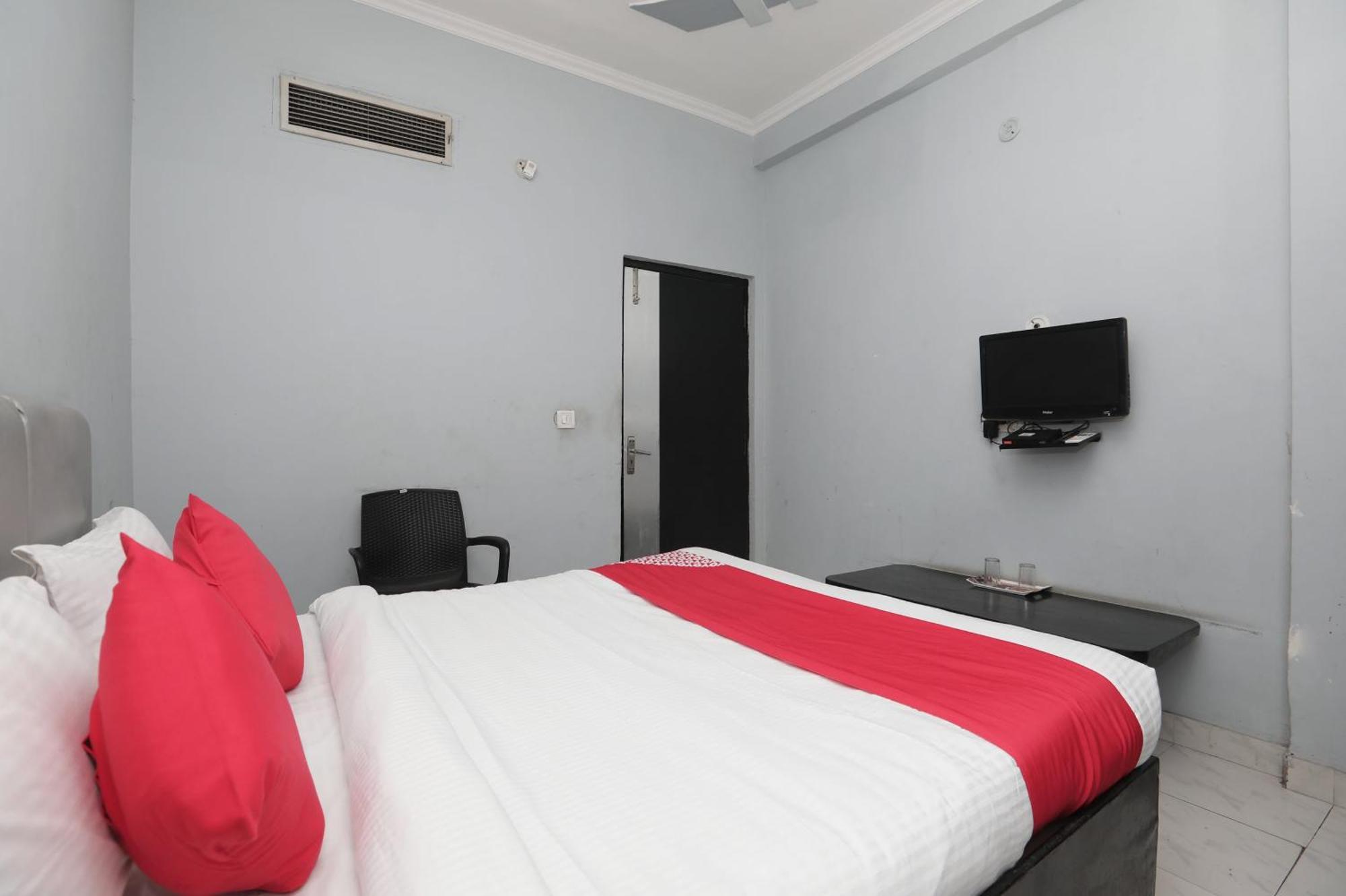Super Hotel O Athithi Gáziábád Kültér fotó