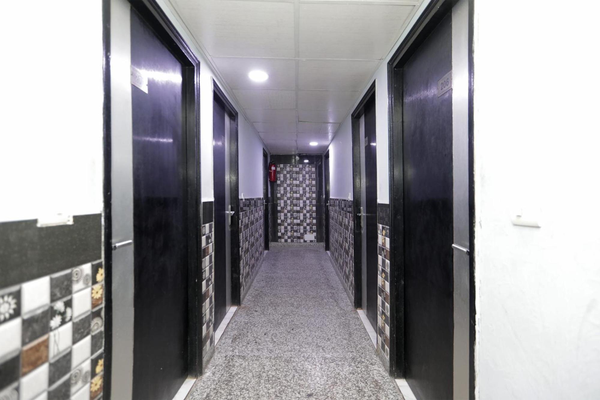 Super Hotel O Athithi Gáziábád Kültér fotó